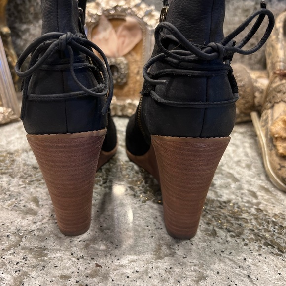 Hinge wedge ankle booties - Picture 2 of 7